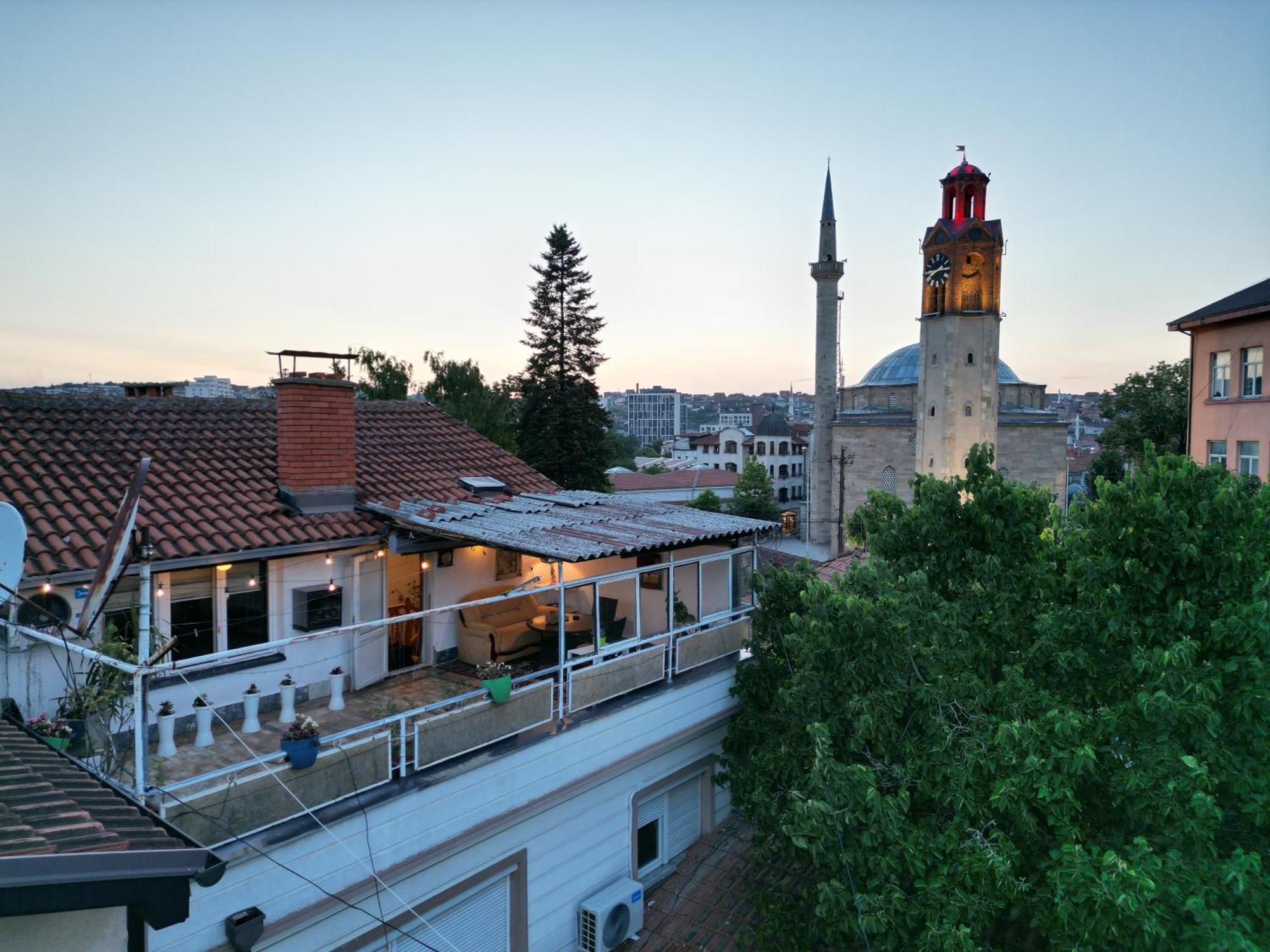 Old Street House Apartment Prishtine Bagian luar foto