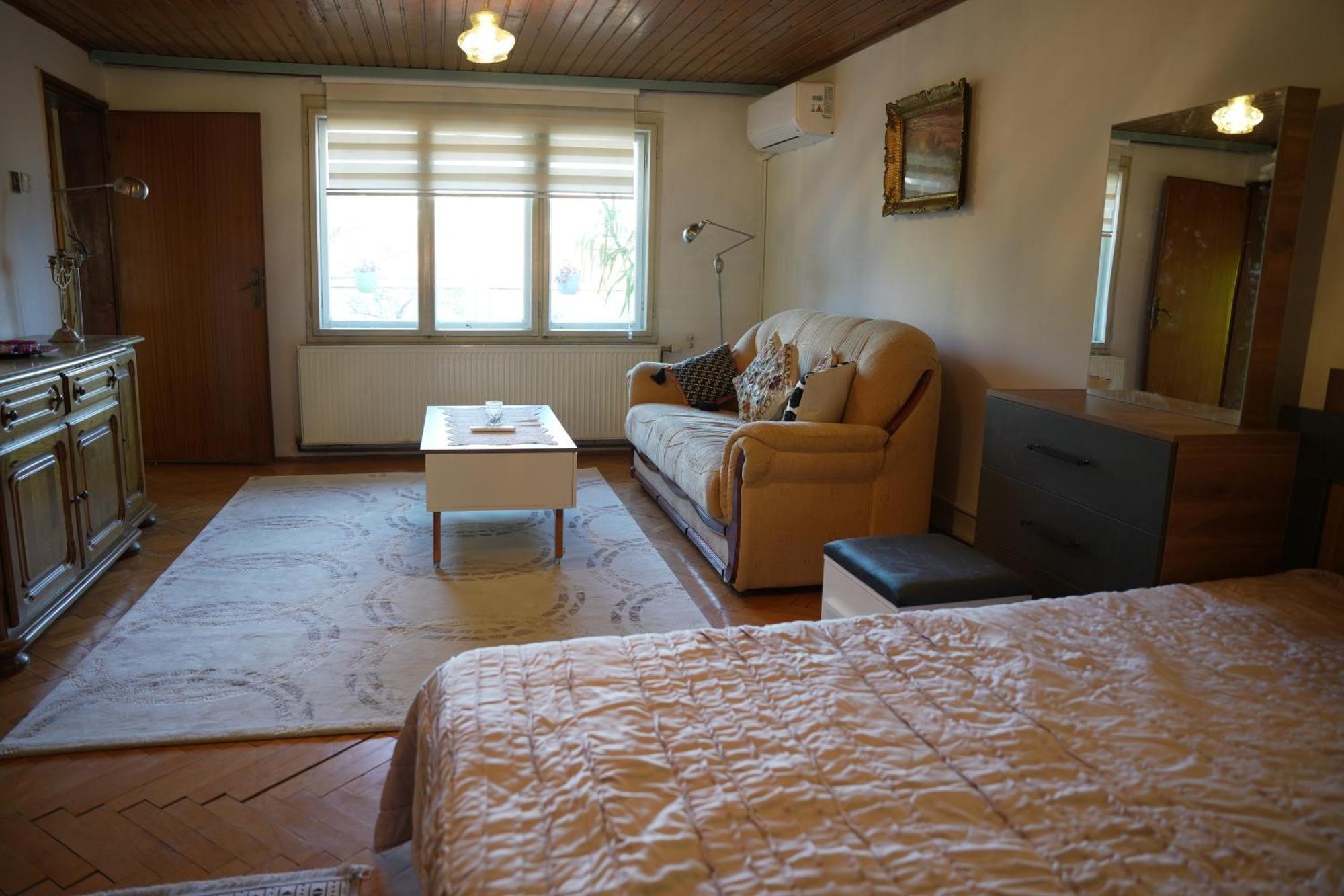 Old Street House Apartment Prishtine Bagian luar foto